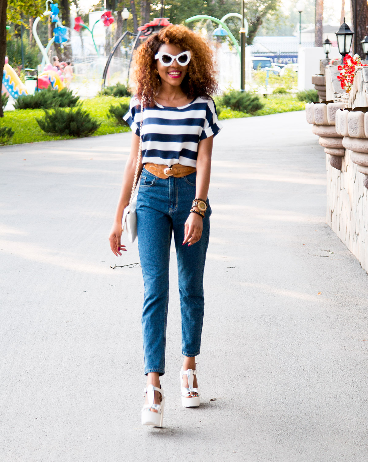 How to style mom jeans into a trendy look
