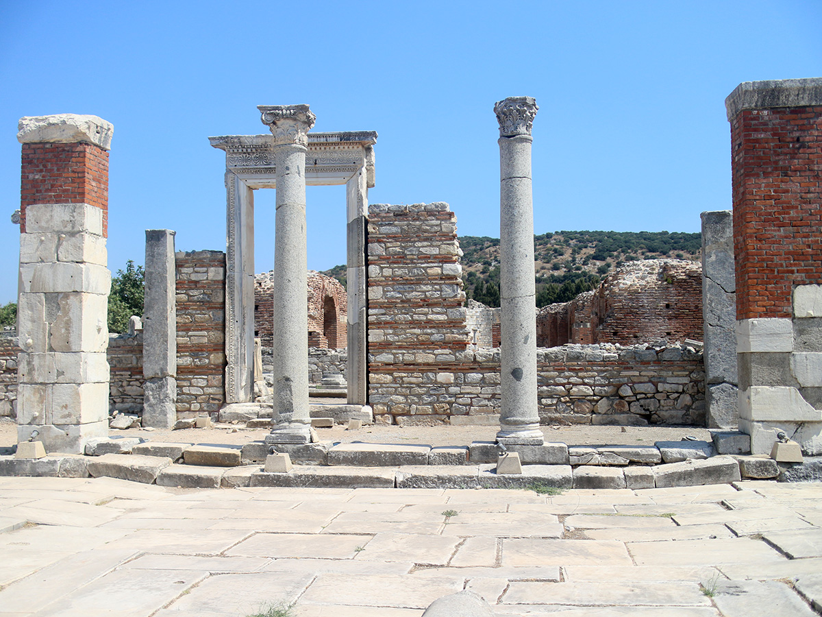 inside-the-church-of-mary-in-ephesus