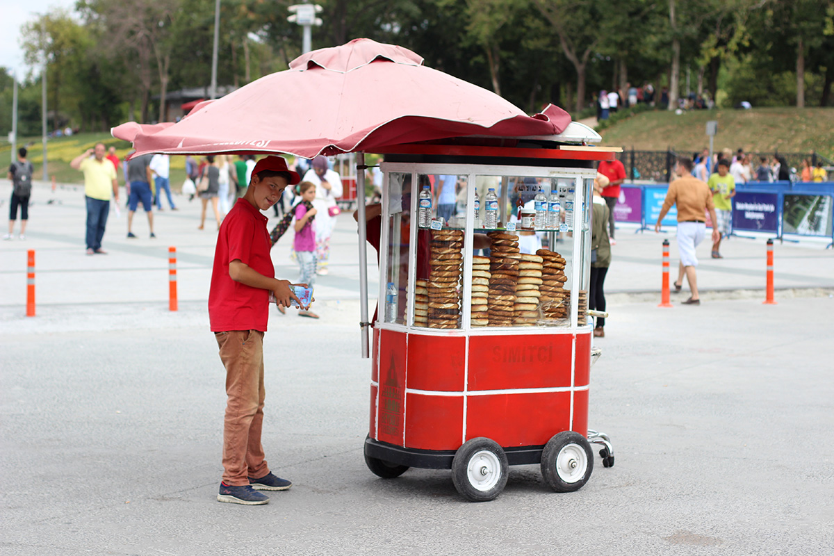 seller-at-taksim-square