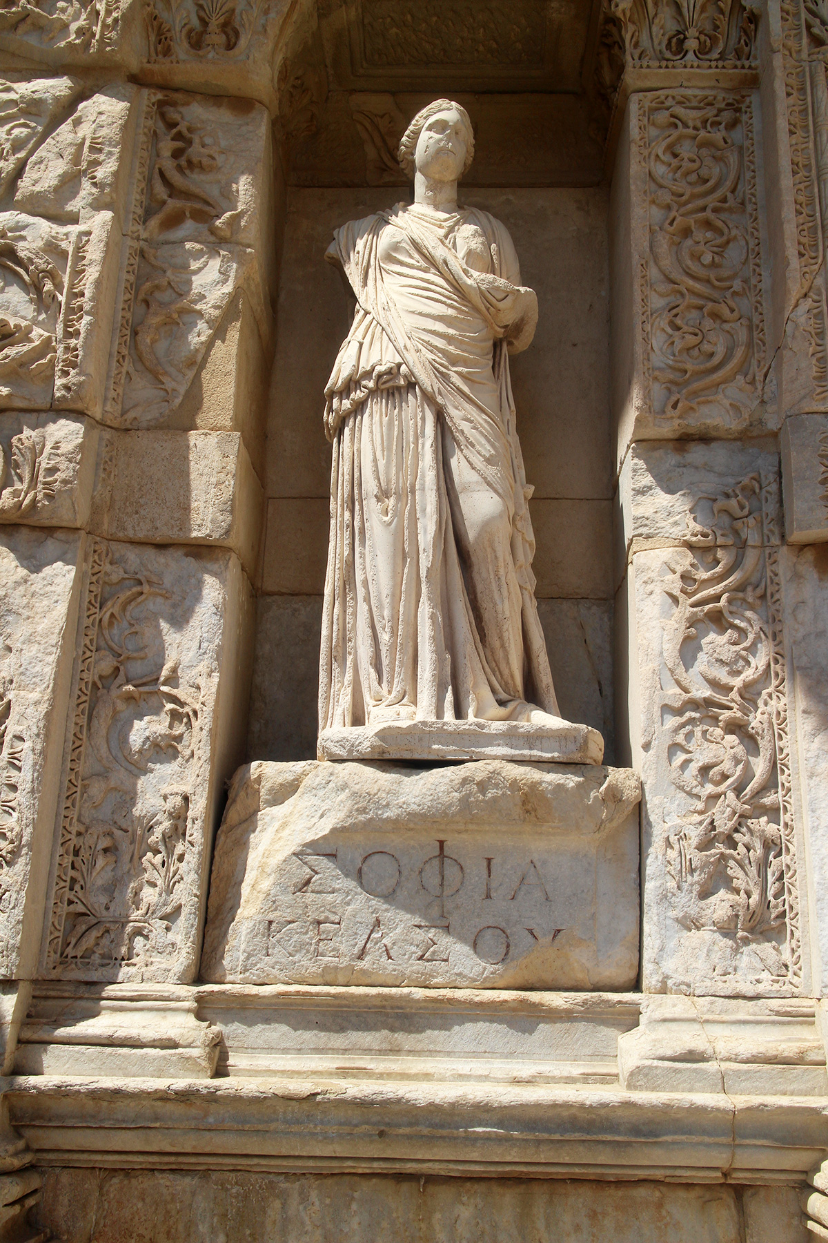 statue-at-library-of-celsus