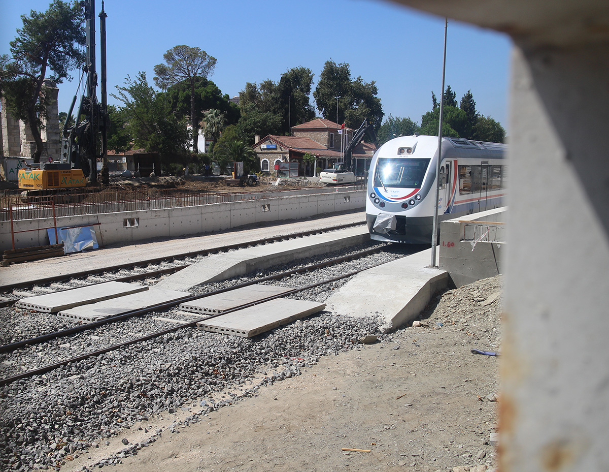 train-at-selcuk