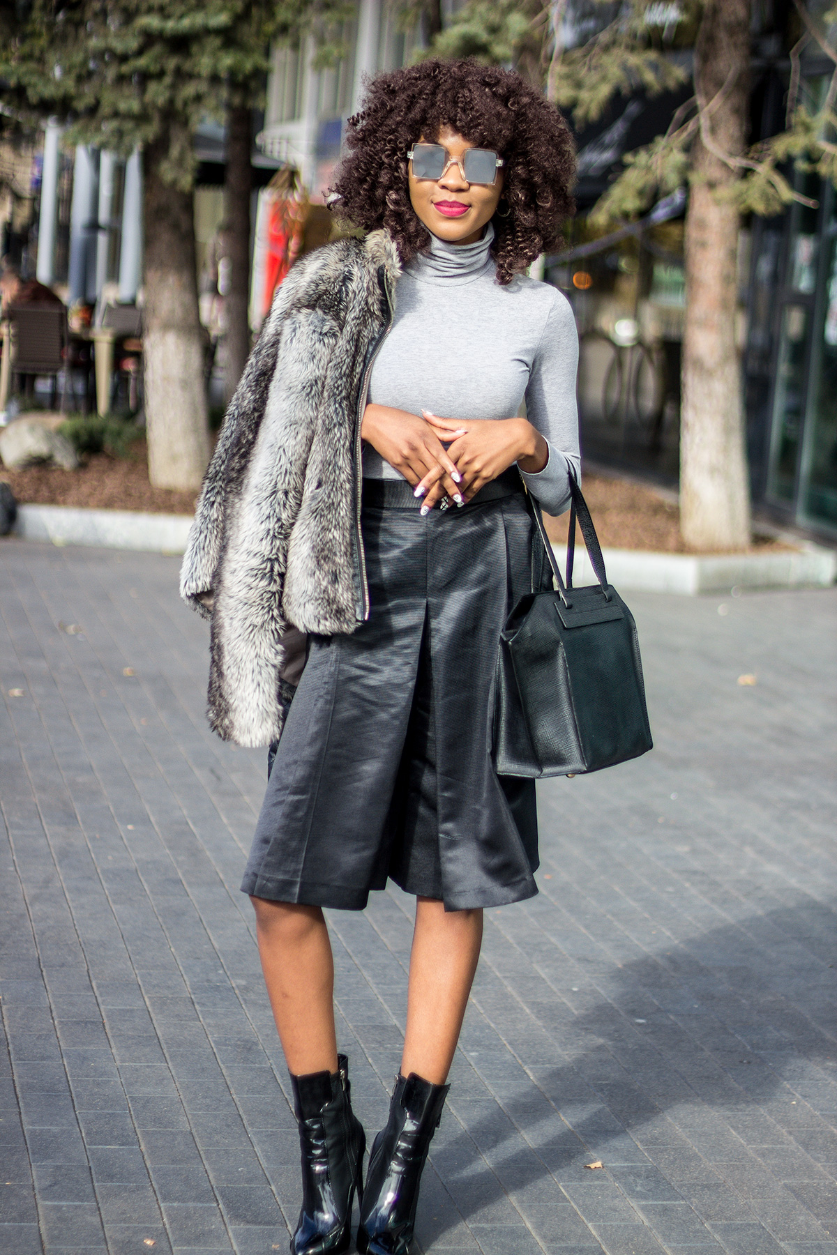 Styling culottes in fall with dark colors