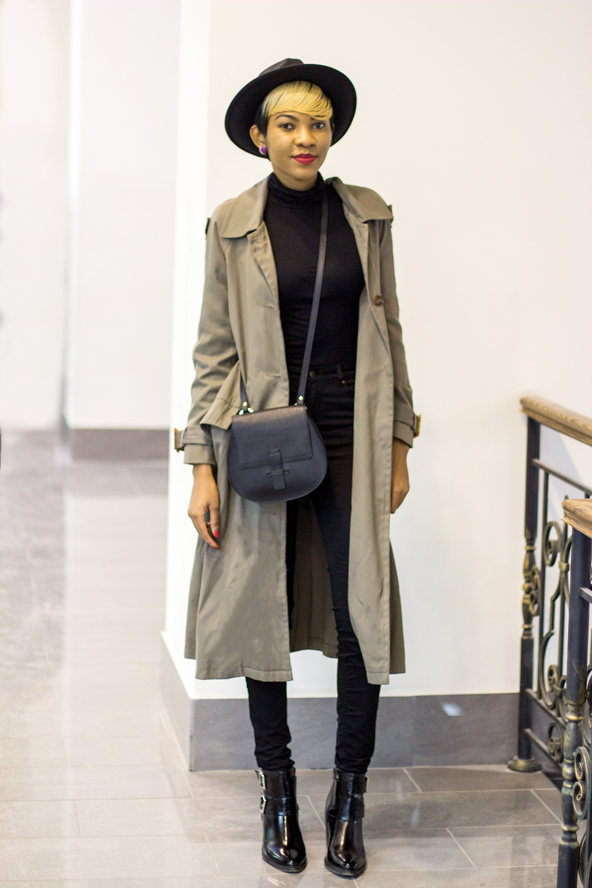 Fashion blogger khaki style outfit