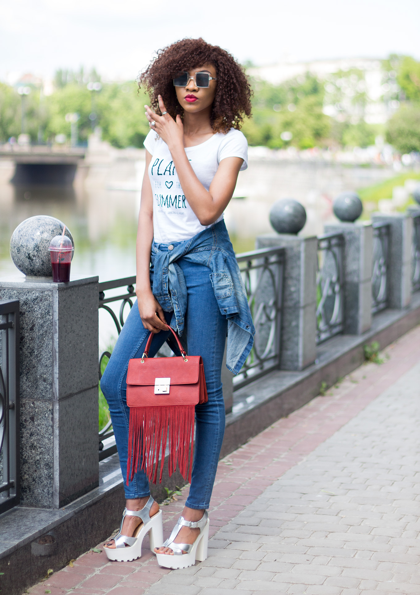 Casual jeans and tee outfit for summer