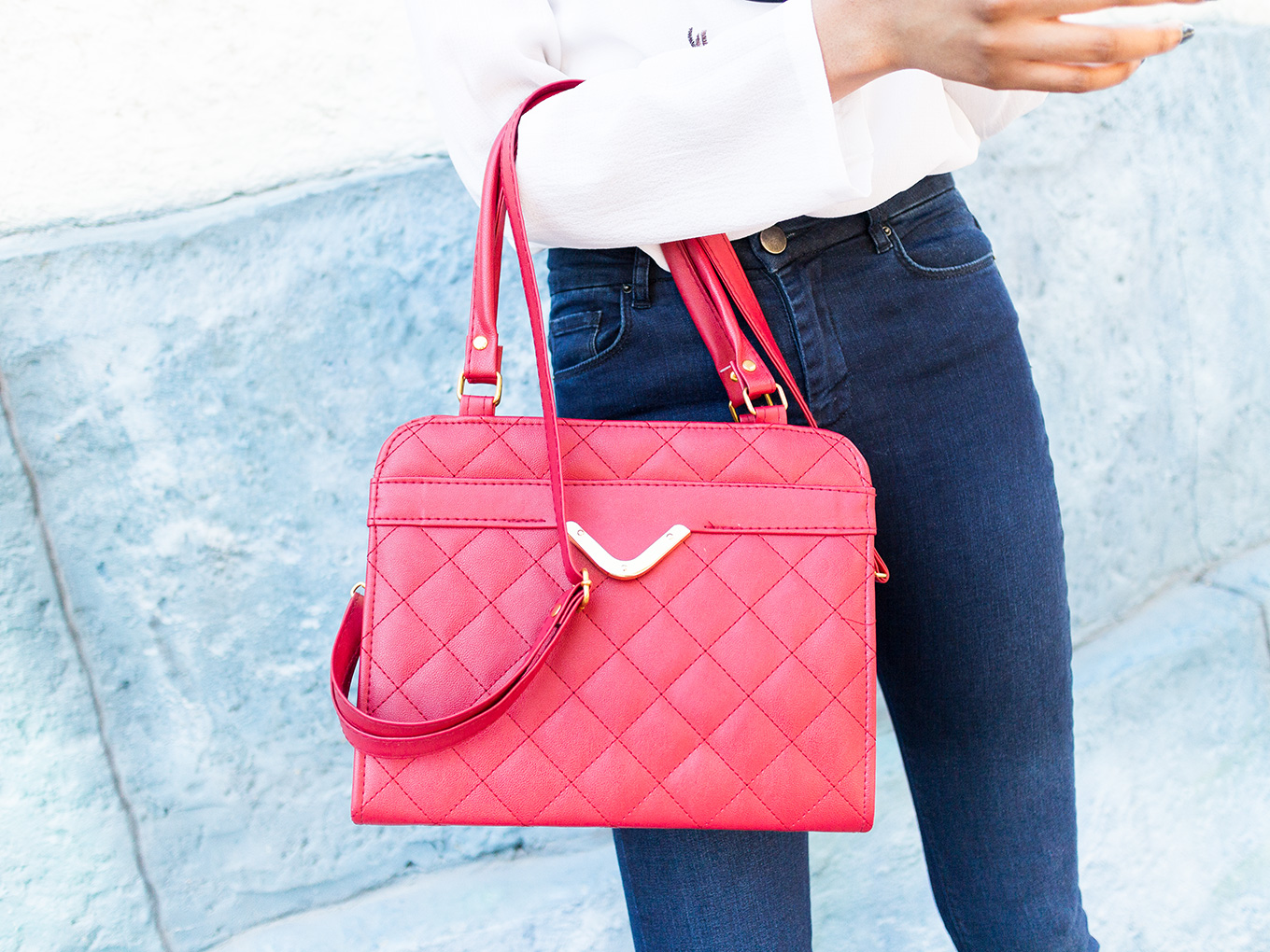 Pairing a red bag wearing a casual outfit
