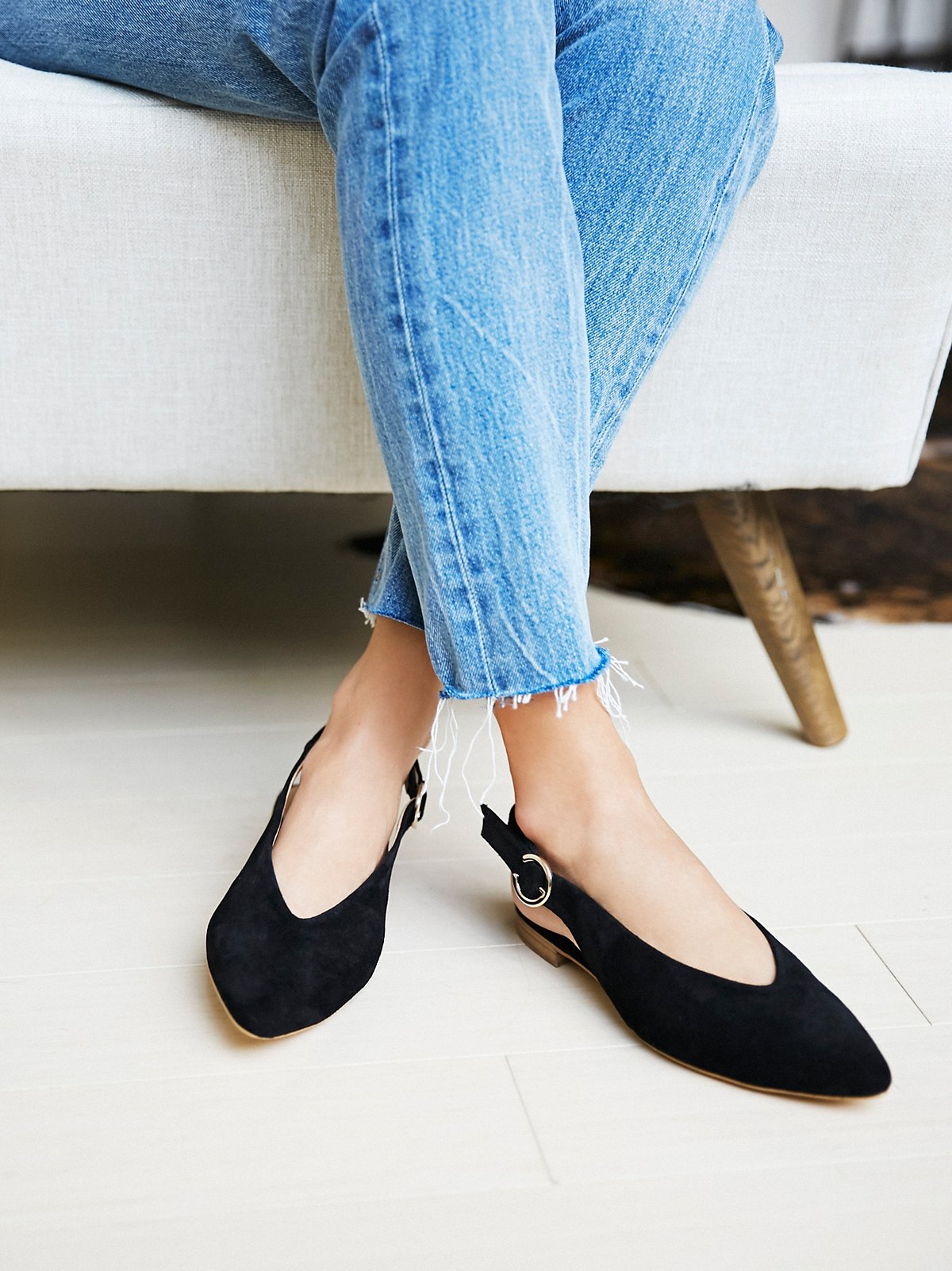frayed hem jeans and flat shoes 