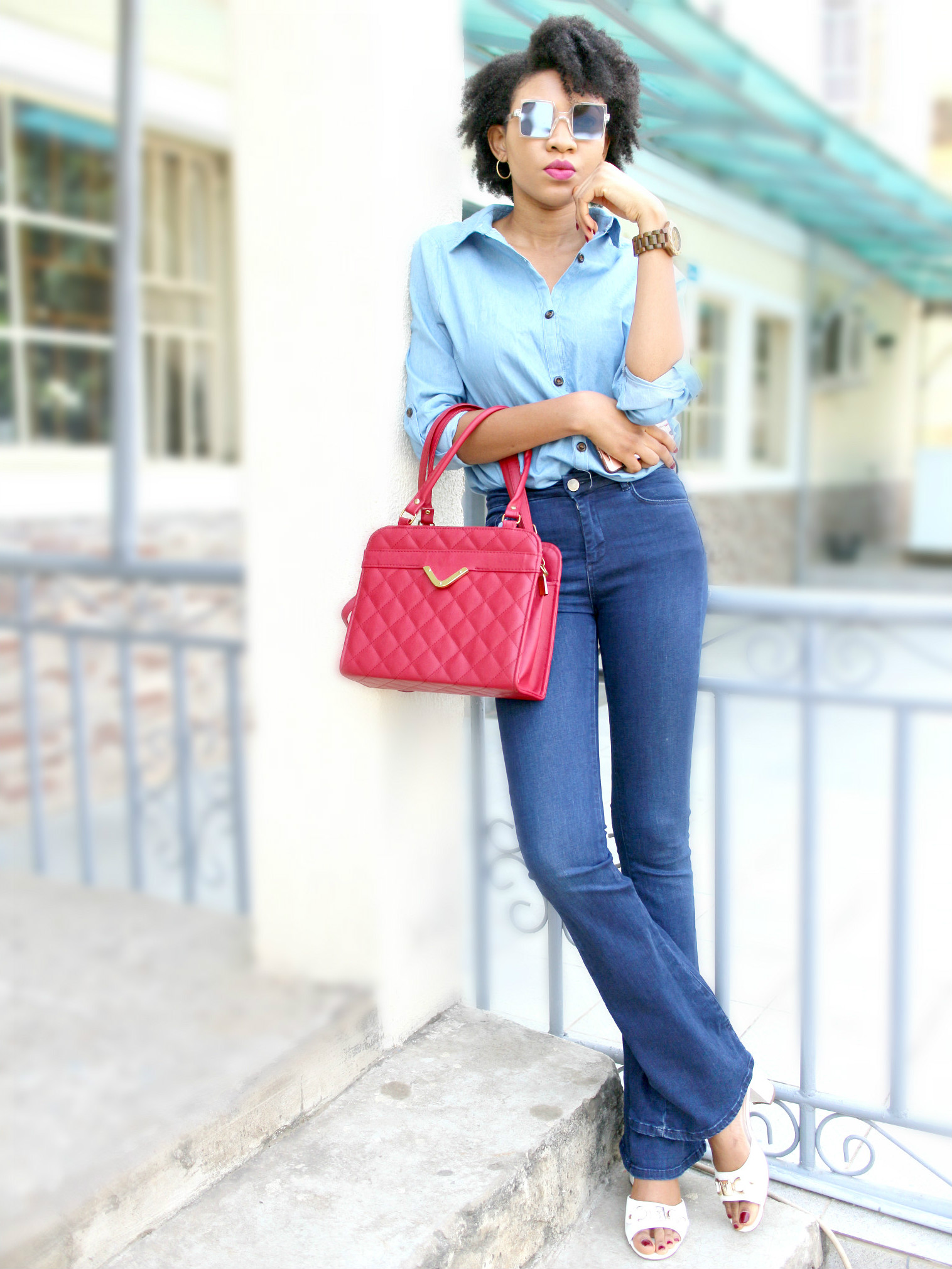 Contrast blue denim on denim blogger style outfit