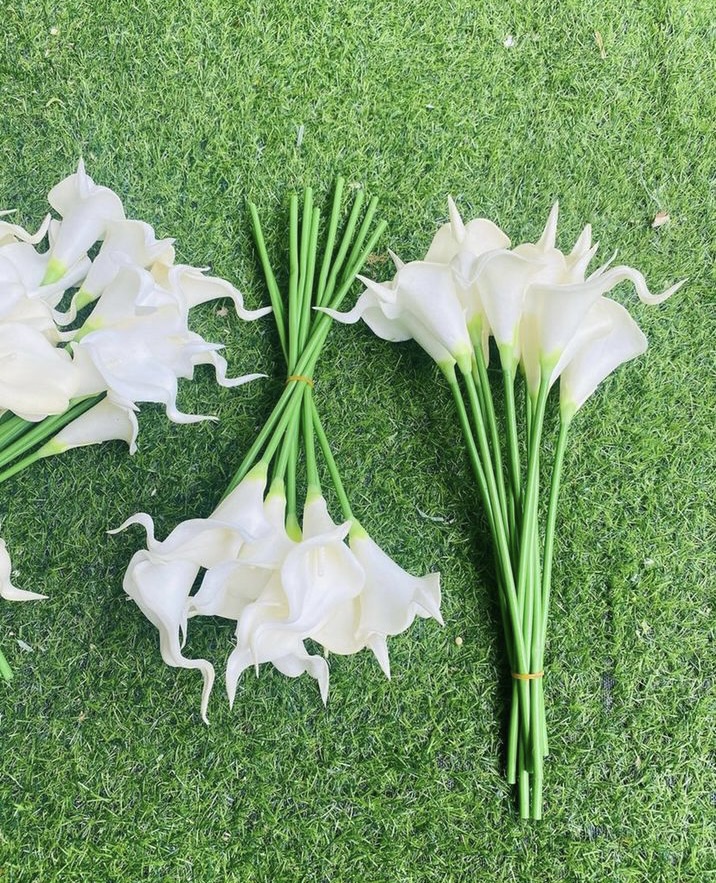 small calla lilies bouquet 